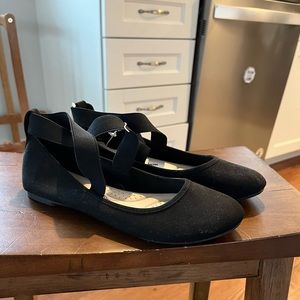 strappy flats